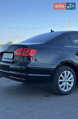 Седан Volkswagen Jetta 2013 в 