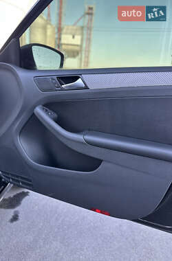 Седан Volkswagen Jetta 2013 в 