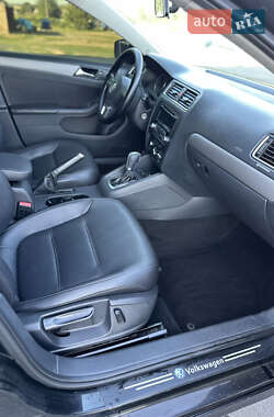 Седан Volkswagen Jetta 2013 в 