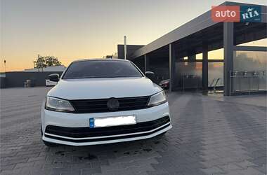 Седан Volkswagen Jetta 2016 в 