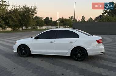 Седан Volkswagen Jetta 2016 в 