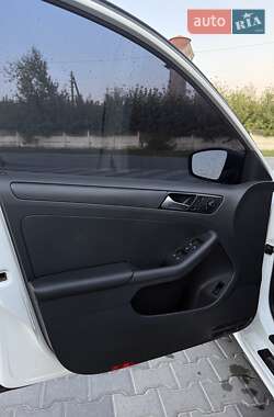 Седан Volkswagen Jetta 2016 в 
