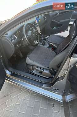 Седан Volkswagen Jetta 2010 в Ровно