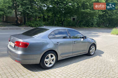 Седан Volkswagen Jetta 2013 в Львове