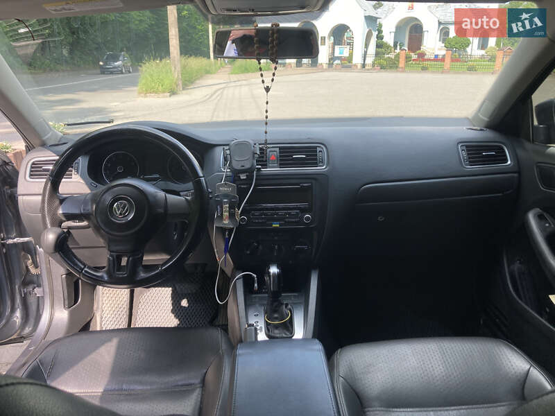 Седан Volkswagen Jetta 2013 в Львове
