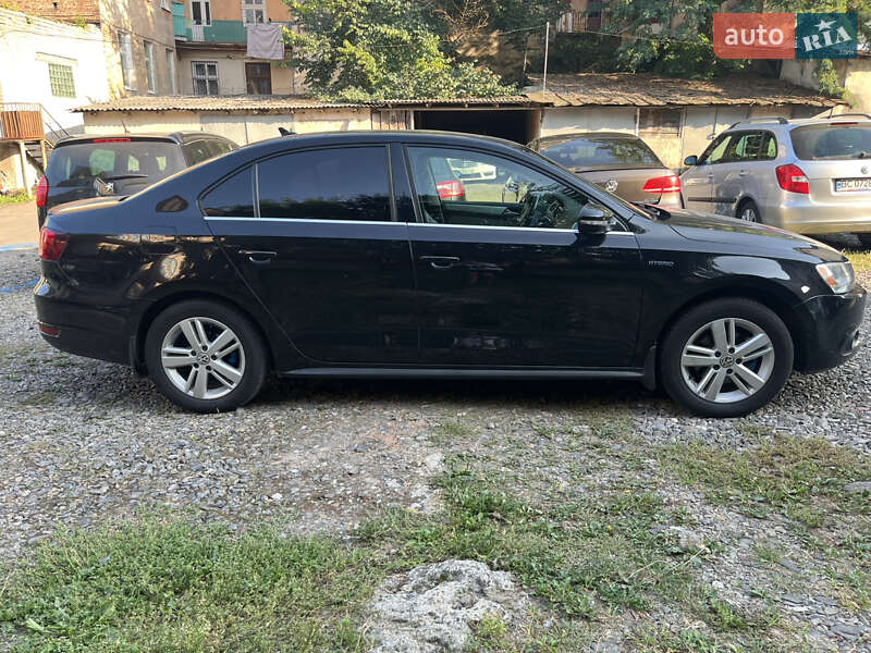 Седан Volkswagen Jetta 2013 в Львові