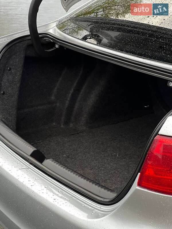 Седан Volkswagen Jetta 2011 в Києві