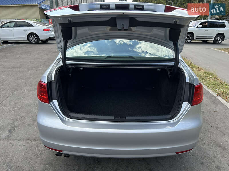 Седан Volkswagen Jetta 2013 в Киеве