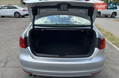 Седан Volkswagen Jetta 2013 в 