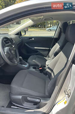 Седан Volkswagen Jetta 2013 в 