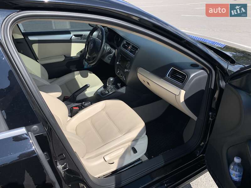 Седан Volkswagen Jetta 2014 в Дніпрі