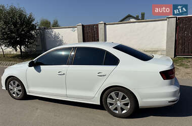 Седан Volkswagen Jetta 2016 в 