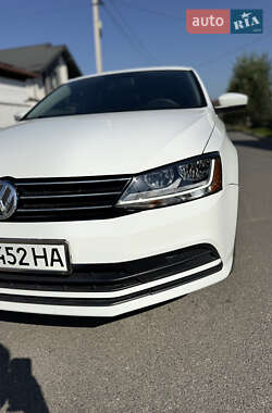 Седан Volkswagen Jetta 2016 в 