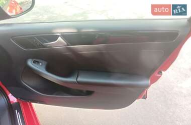 Седан Volkswagen Jetta 2015 в 