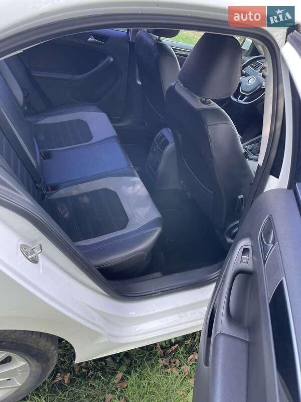 Седан Volkswagen Jetta 2016 в Рава-Русской