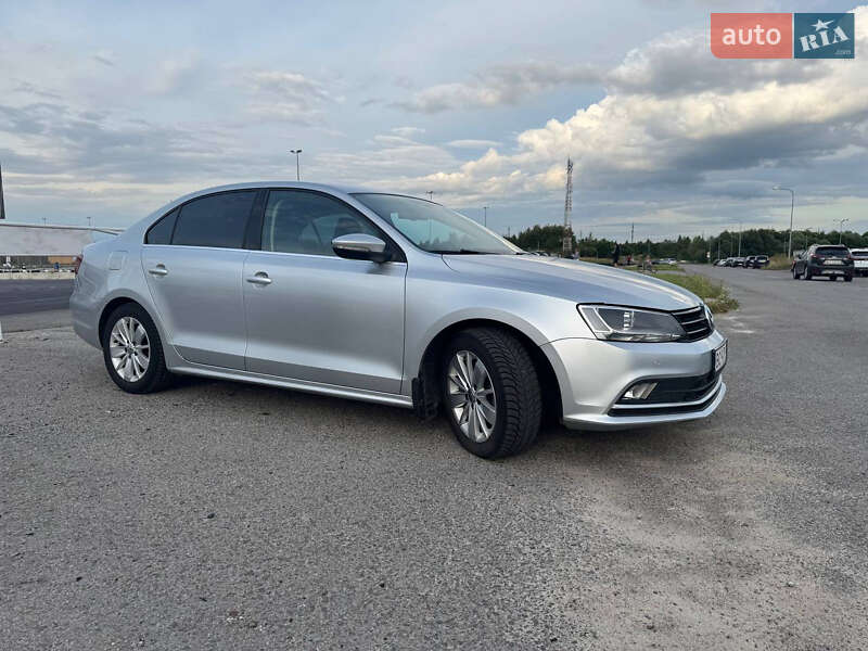 Седан Volkswagen Jetta 2016 в Львове