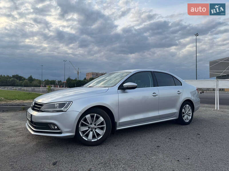Седан Volkswagen Jetta 2016 в Львове
