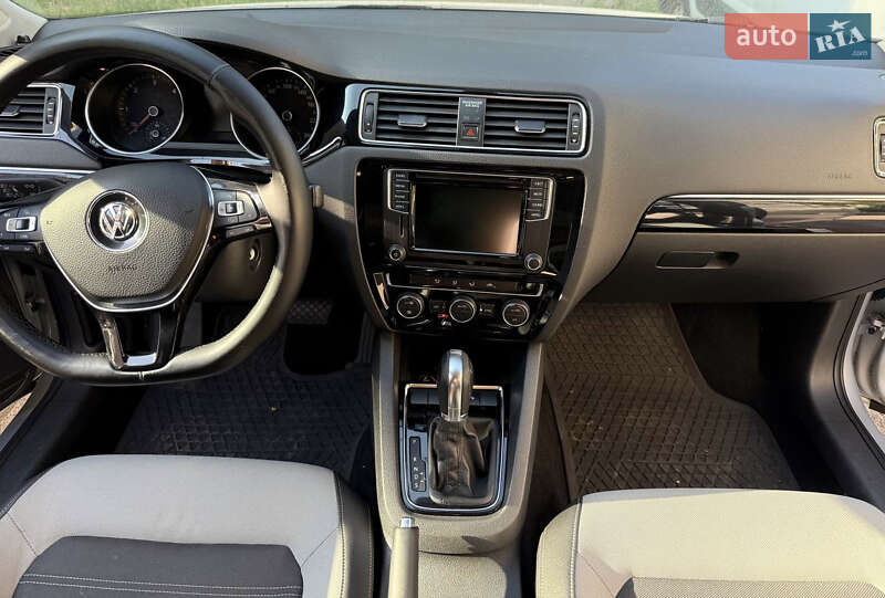 Седан Volkswagen Jetta 2016 в Львове