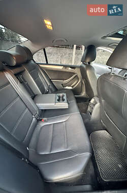 Седан Volkswagen Jetta 2013 в 