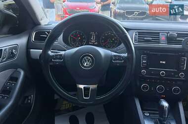 Седан Volkswagen Jetta 2012 в 