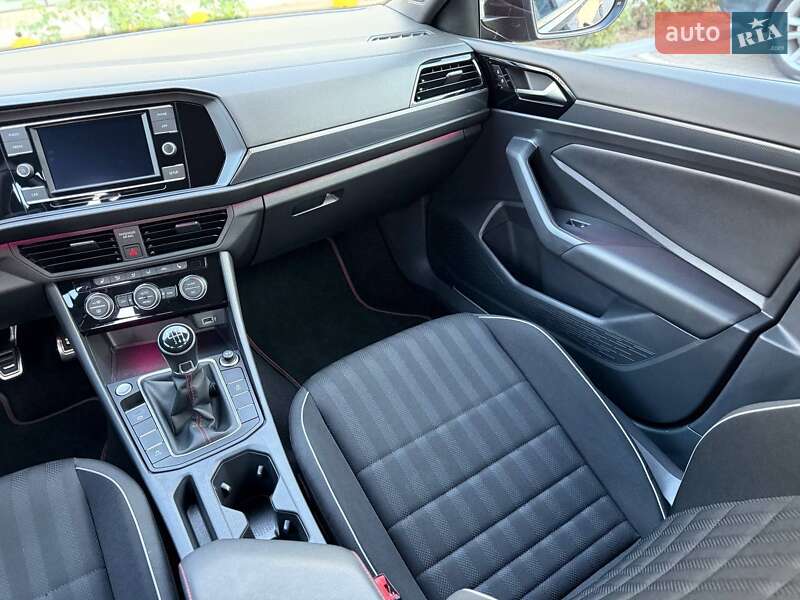 Седан Volkswagen Jetta 2019 в Одессе фото 59 Седан Volkswagen Jetta 2019 в Одессе