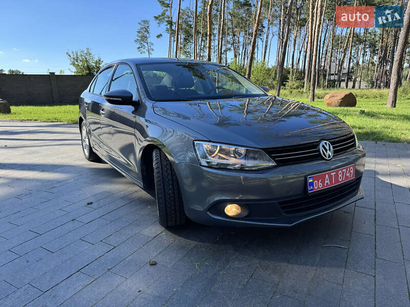 Седан Volkswagen Jetta 2011 в Житомире