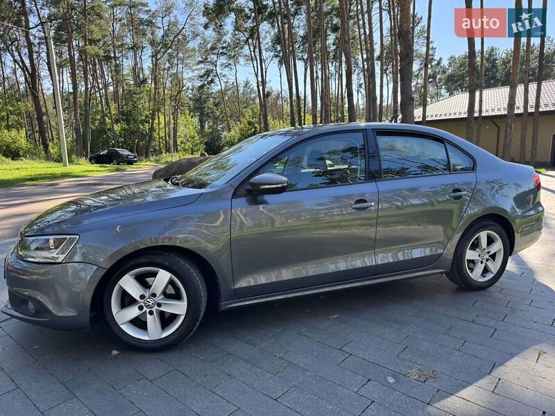 Седан Volkswagen Jetta 2011 в Житомире