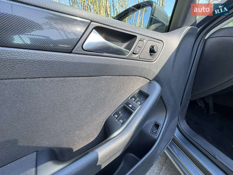 Седан Volkswagen Jetta 2011 в Житомире