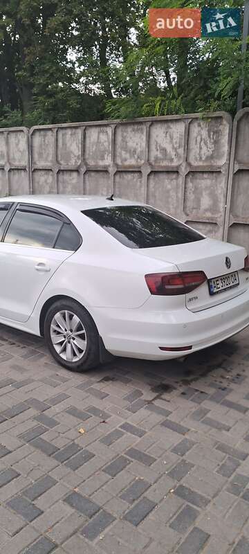 Седан Volkswagen Jetta 2016 в Дніпрі