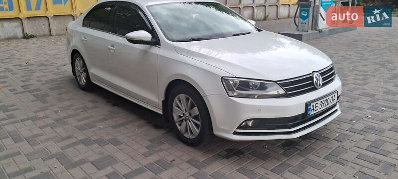 Седан Volkswagen Jetta 2016 в Дніпрі