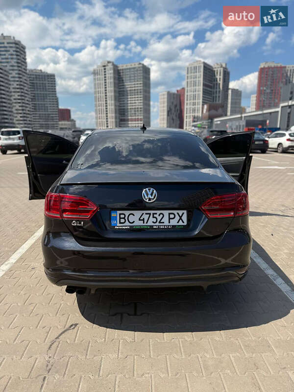 Седан Volkswagen Jetta 2013 в Києві