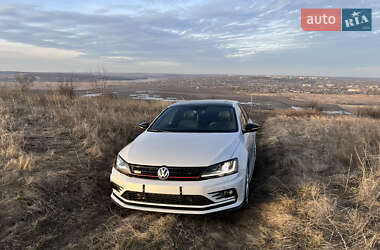 Седан Volkswagen Jetta 2017 в 