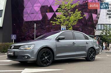 Седан Volkswagen Jetta 2012 в 