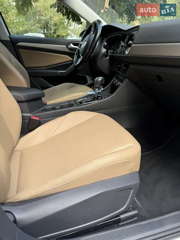 Седан Volkswagen Jetta 2019 в Киеве