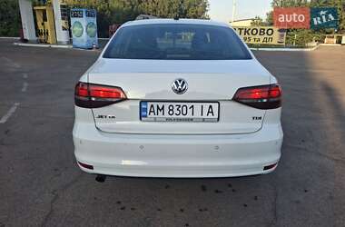 Седан Volkswagen Jetta 2016 в 