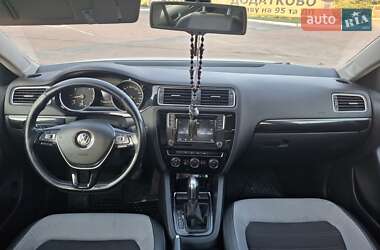 Седан Volkswagen Jetta 2016 в 