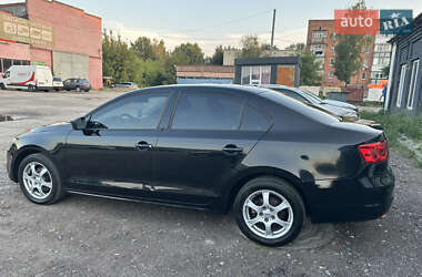 Седан Volkswagen Jetta 2012 в 