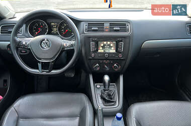 Седан Volkswagen Jetta 2015 в 