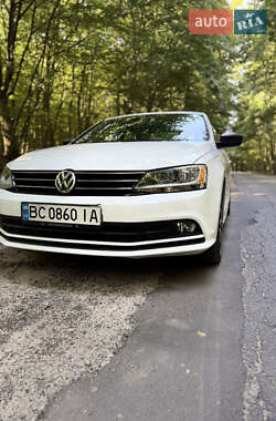 Седан Volkswagen Jetta 2015 в Львові