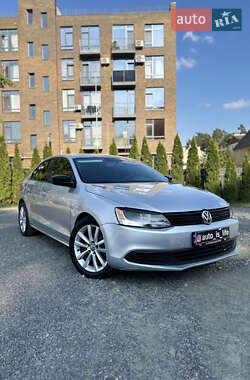 Седан Volkswagen Jetta 2012 в 