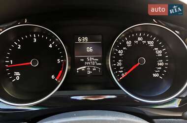 Седан Volkswagen Jetta 2015 в 