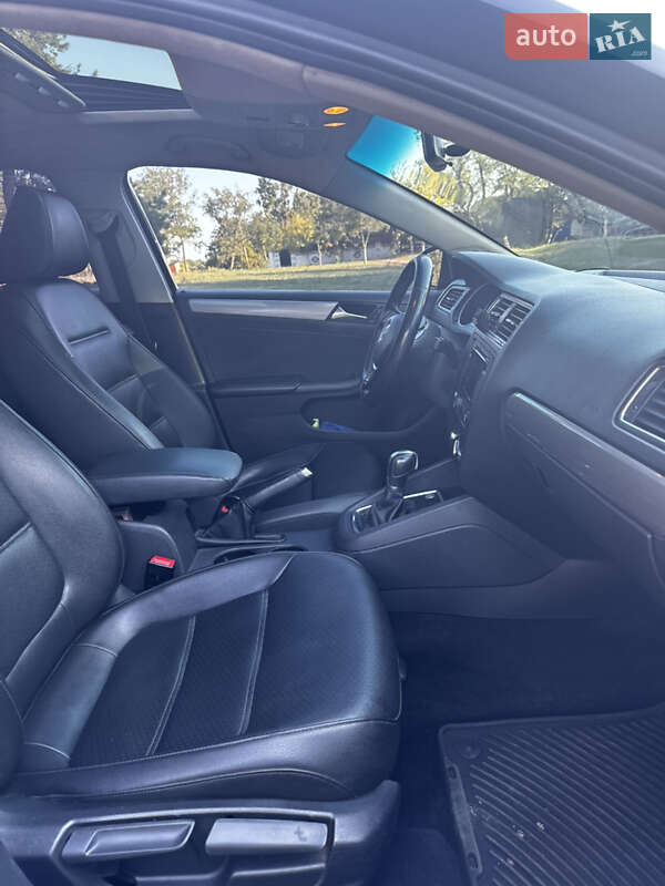 Седан Volkswagen Jetta 2014 в Зміїві