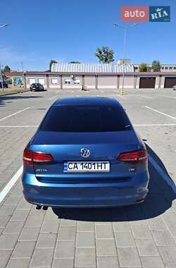 Седан Volkswagen Jetta 2016 в 