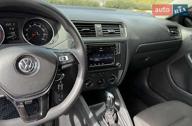 Седан Volkswagen Jetta 2015 в 