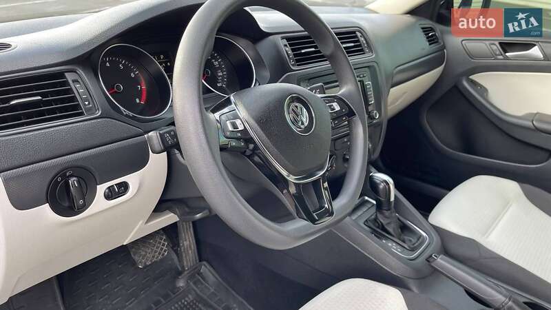 Седан Volkswagen Jetta 2014 в Львові