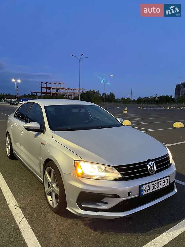 Седан Volkswagen Jetta 2011 в 