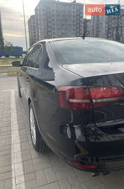 Седан Volkswagen Jetta 2016 в 
