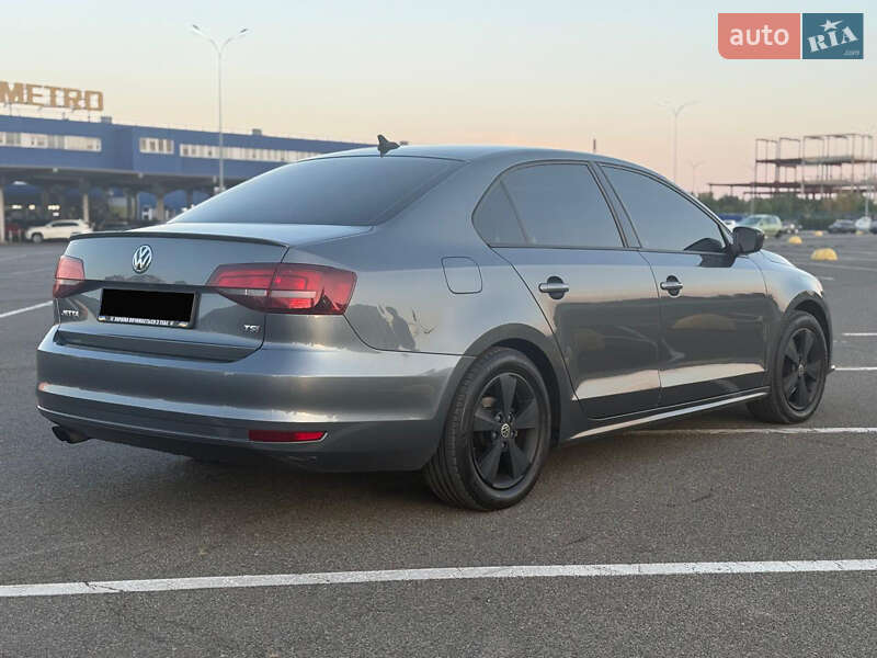 Седан Volkswagen Jetta 2016 в Киеве