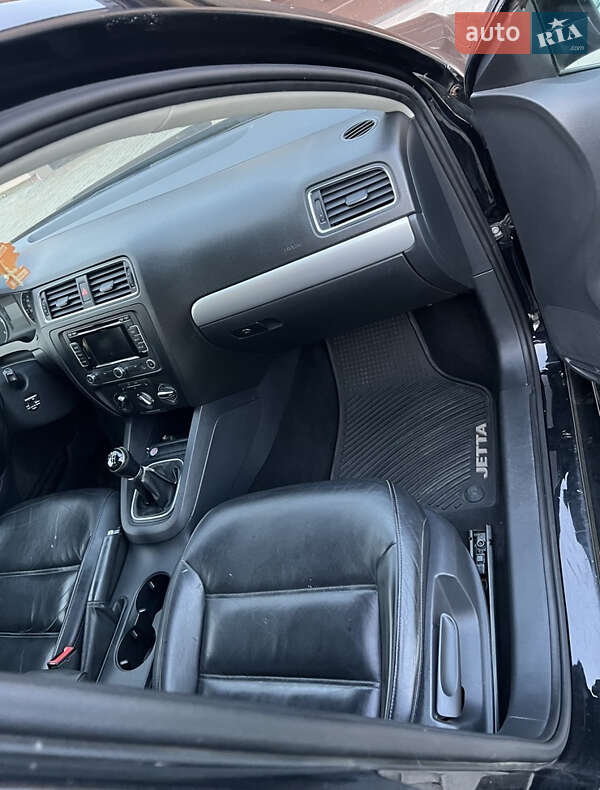 Седан Volkswagen Jetta 2012 в Дрогобичі