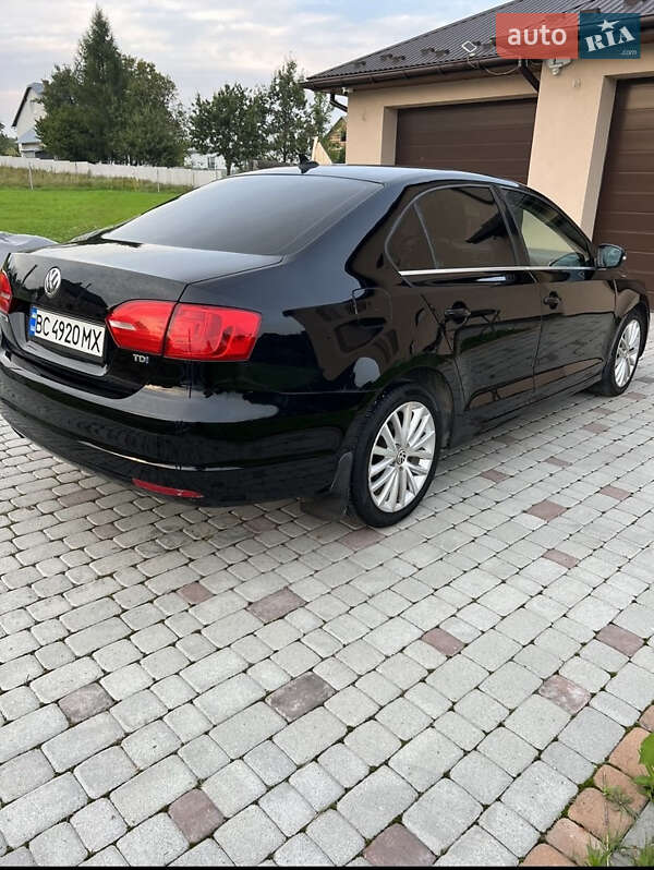 Седан Volkswagen Jetta 2012 в Дрогобичі